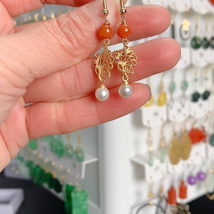 翡翠耳饰未镶嵌翡翠