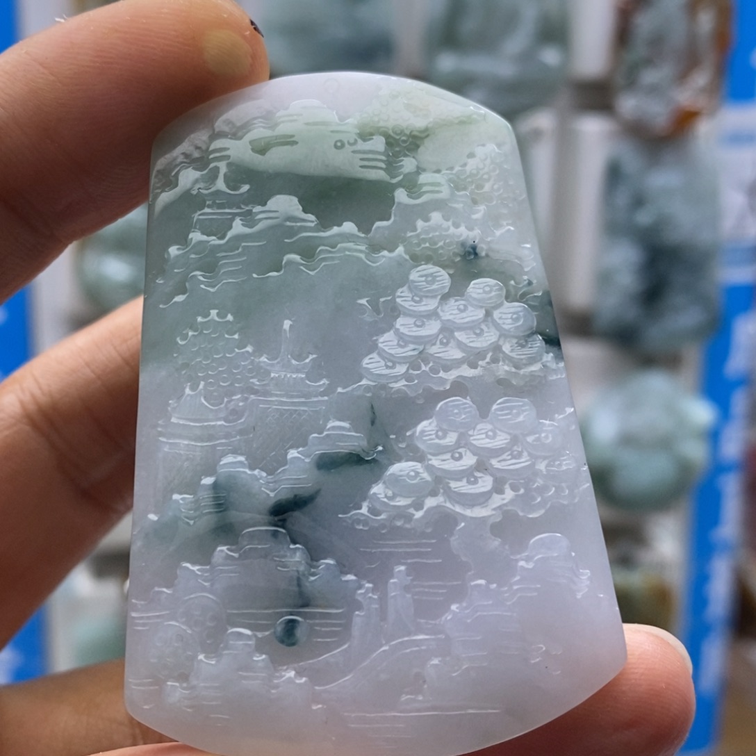 翡翠颈饰未镶嵌山水
