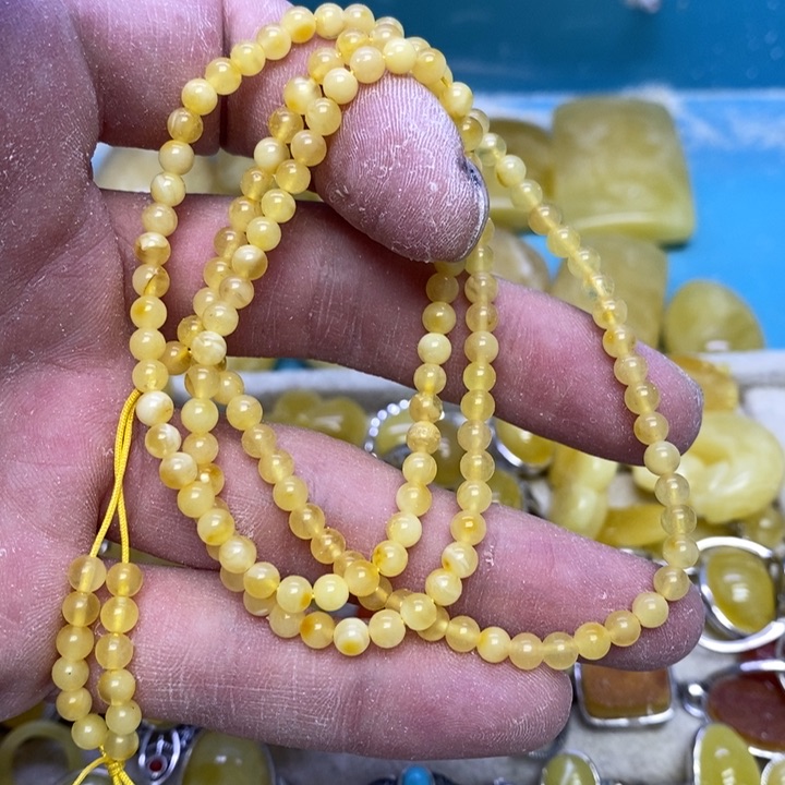 蜜蜡裸石未镶嵌串