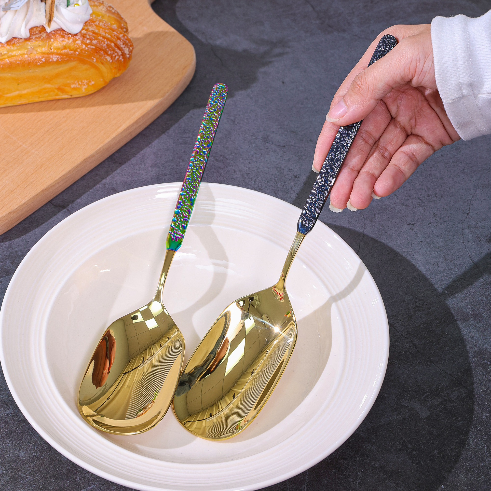 304不锈钢轻奢长柄勺子加厚家用高档餐厅分餐勺分菜勺公用吃饭勺