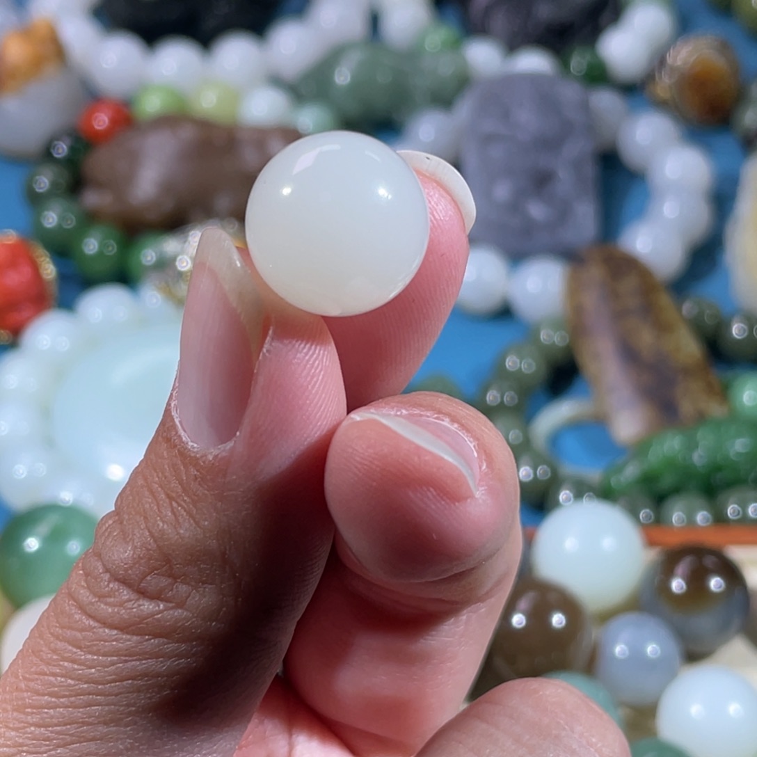 游***山和田玉未镶嵌挂件