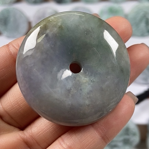 翡翠颈饰未镶嵌平安扣