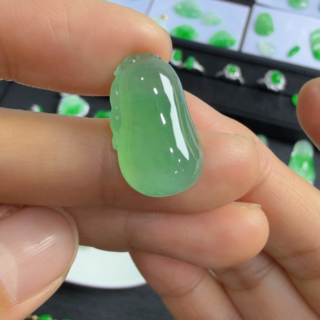 翡翠颈饰未镶嵌福瓜