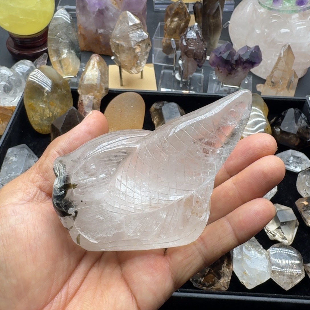 石材白水晶鱼摆件