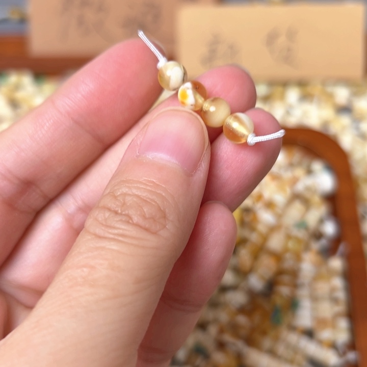 蜜蜡未镶嵌裸石5.9mm一组