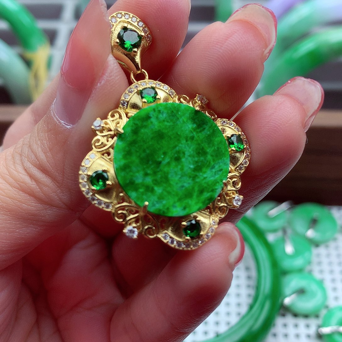 翡翠颈饰银S925镶嵌翡翠