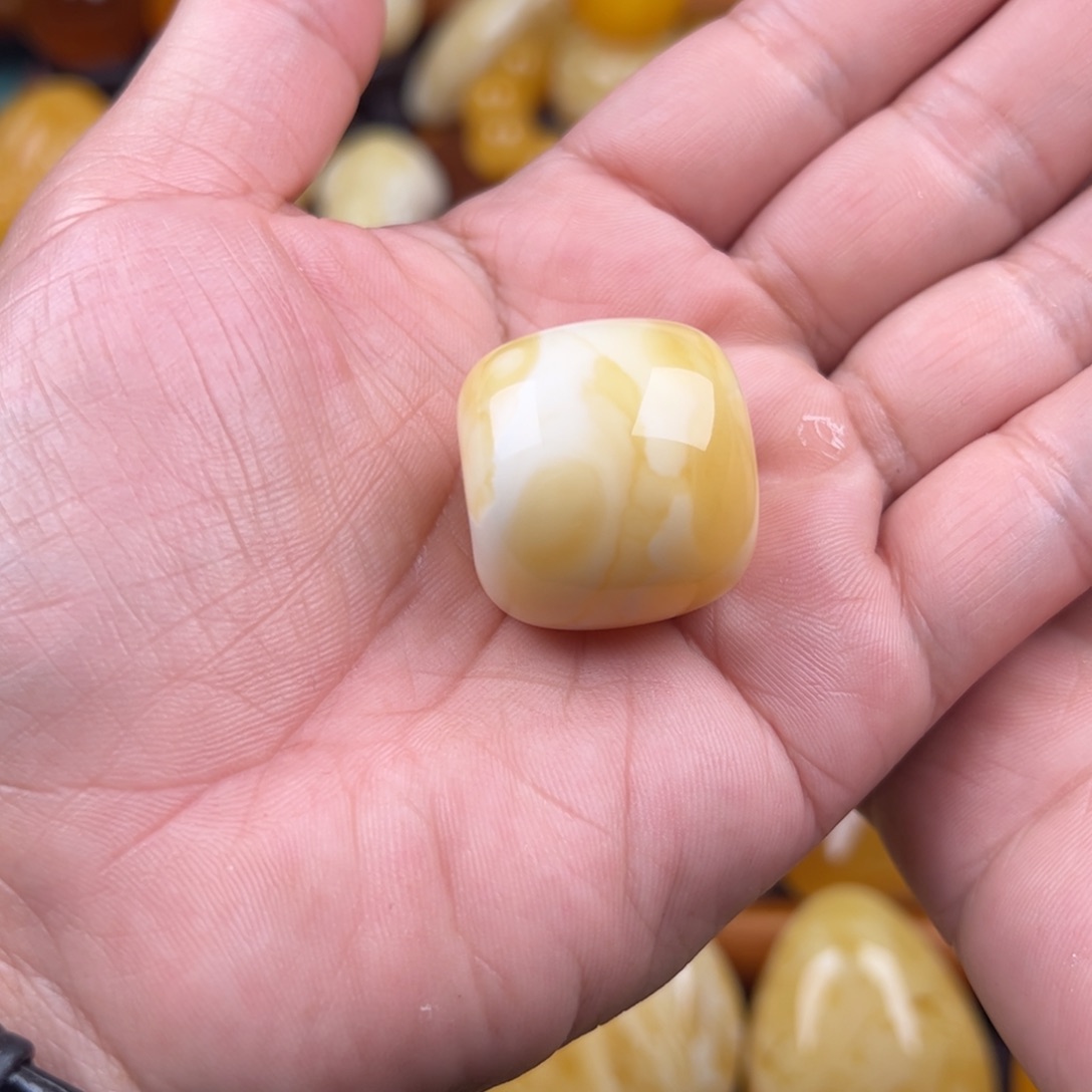 琥珀颈饰未镶嵌纯天然蜜蜡