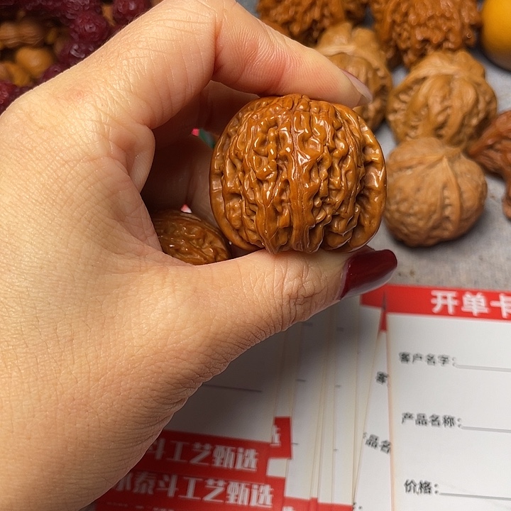 大***力文玩核桃吊坠白狮子