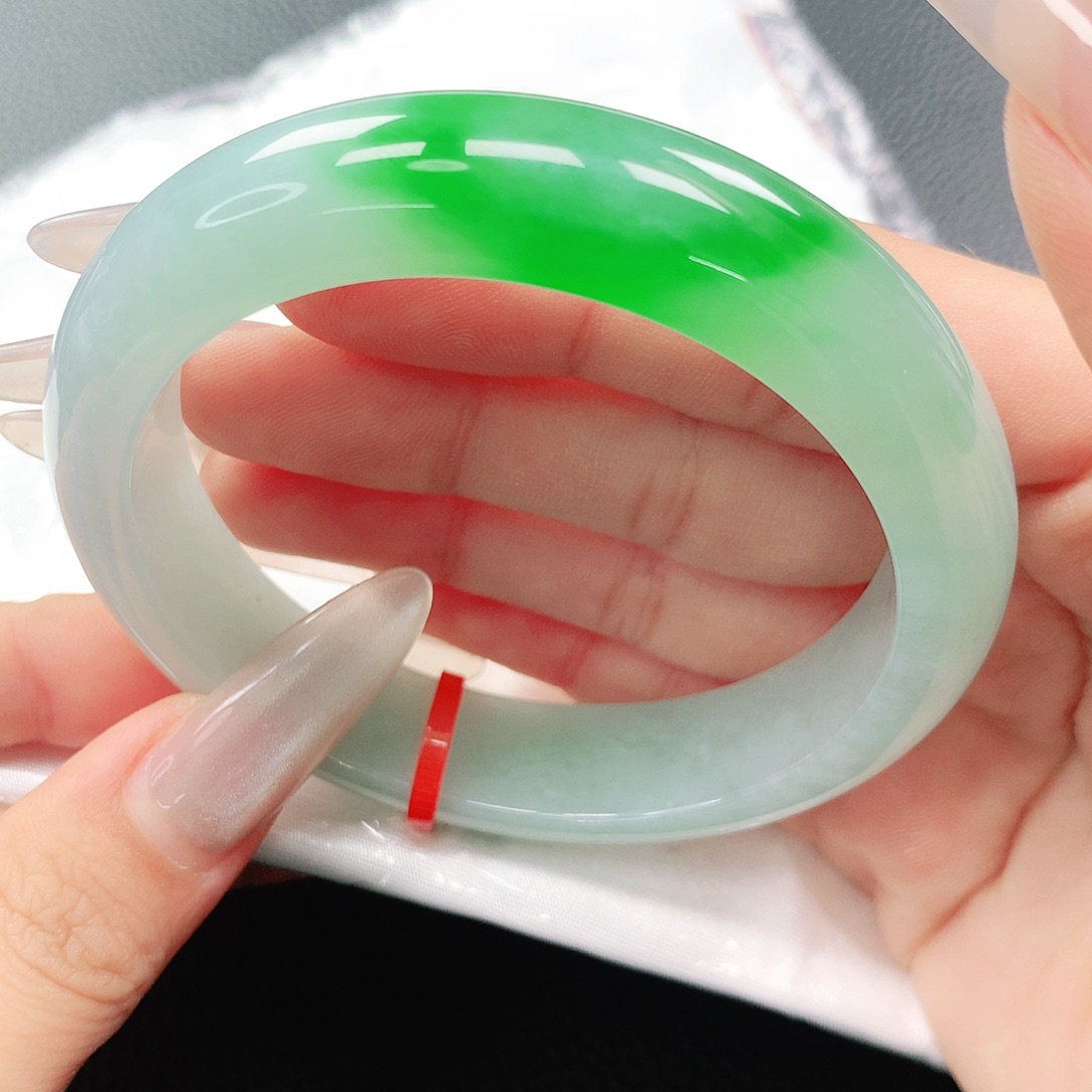 翡翠手镯未镶嵌57圈