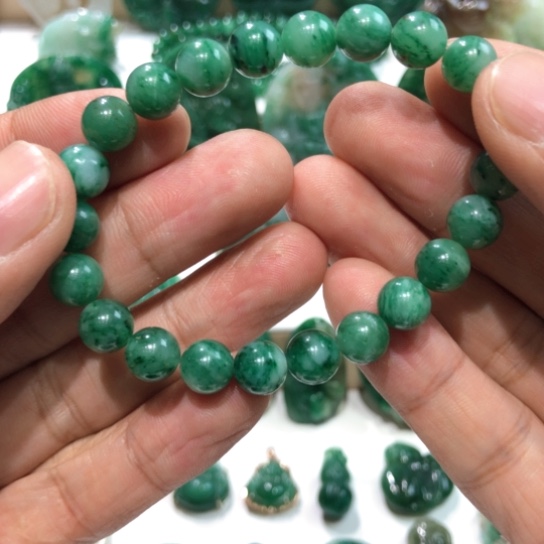 独山玉手链未镶嵌绿女士精致手链