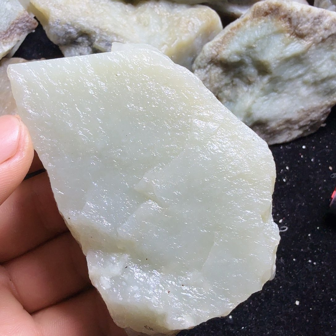 阿***吖和田玉（糖玉）未镶嵌珠宝半成品