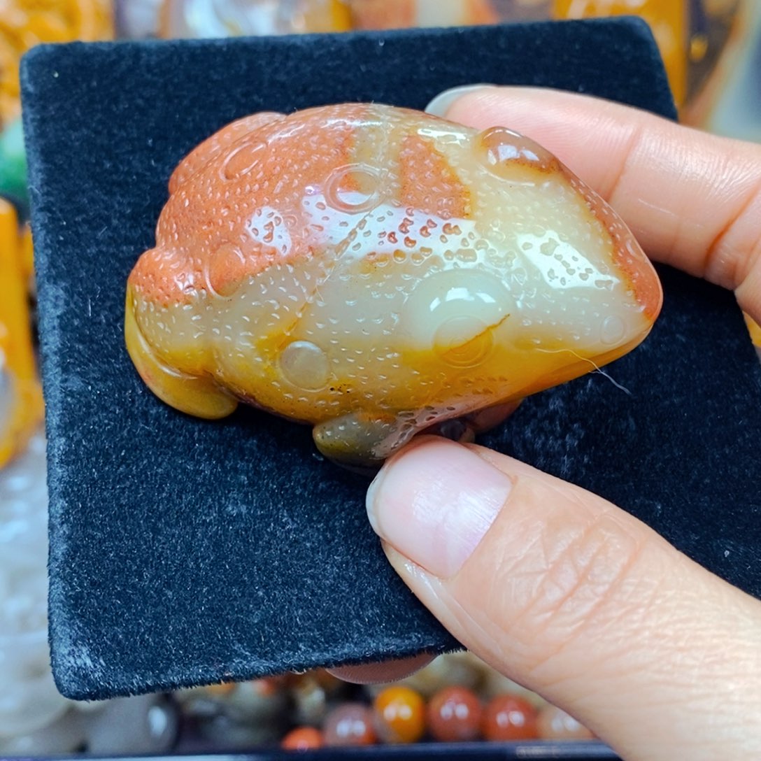 未镶嵌石英质玉（黄龙玉）颈饰