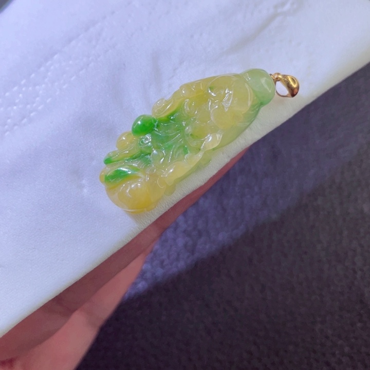 翡翠18K金镶嵌颈饰翡翠
