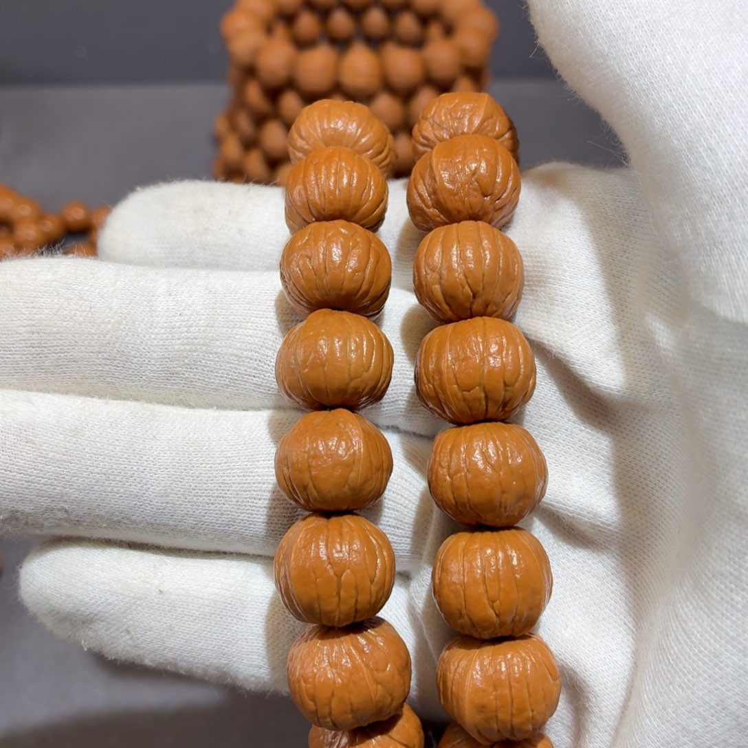 吊坠桃核南瓜大手持