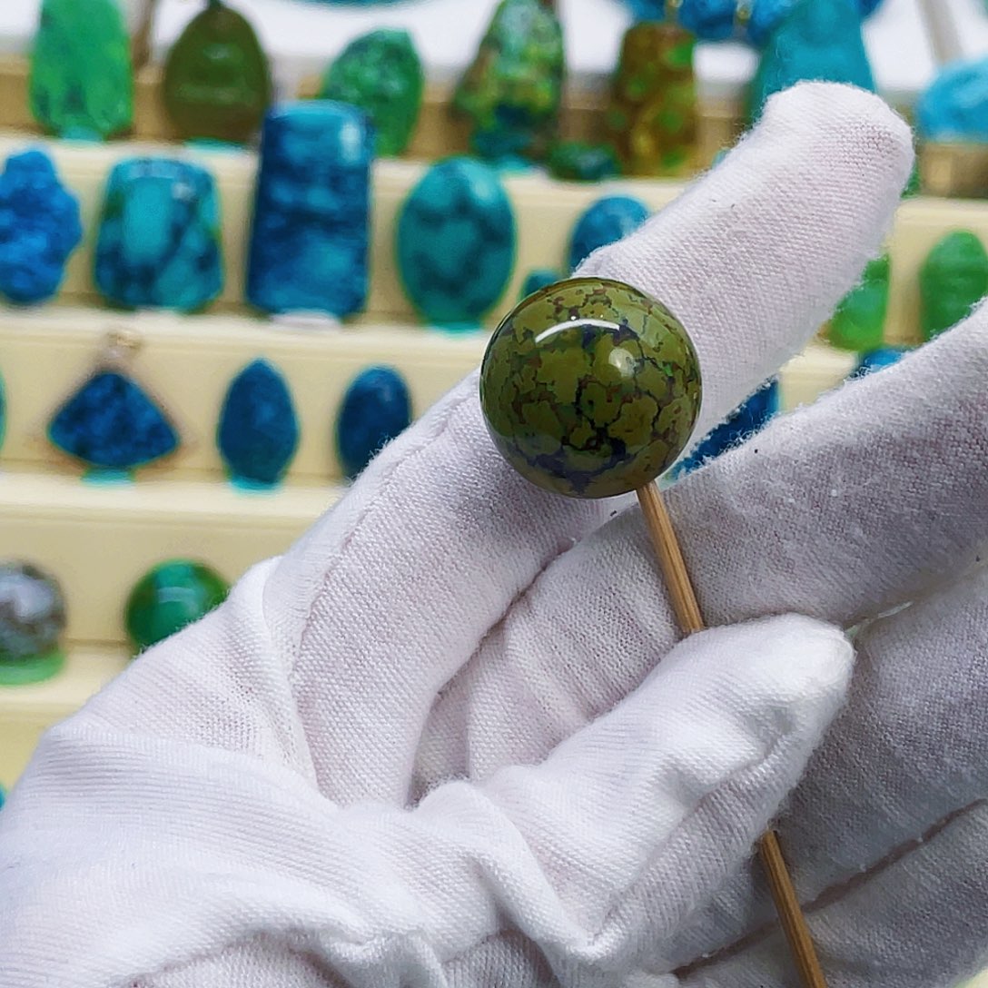 绿松石未镶嵌颈饰