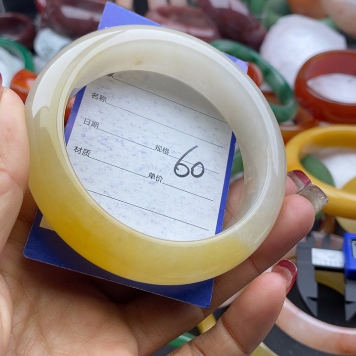 石英质玉手镯未镶嵌