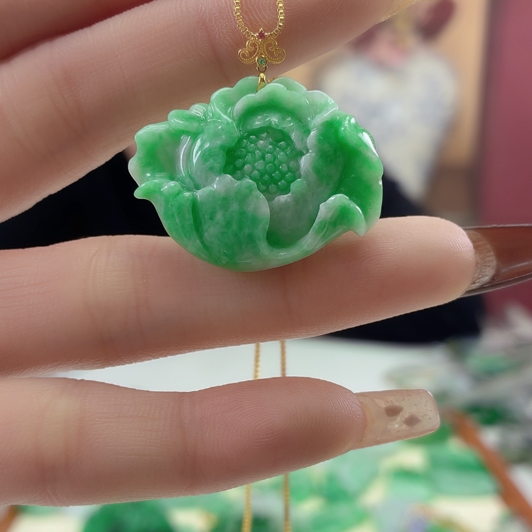 翡翠18K金镶嵌颈饰翡翠