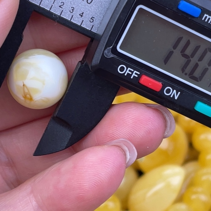 蜜蜡未镶嵌裸石微瑕171