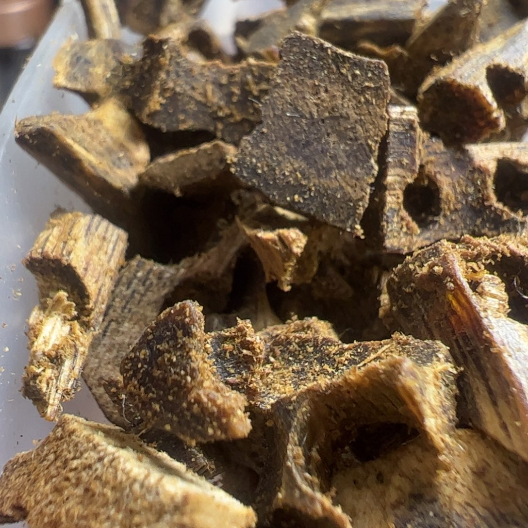 沉香碎屑沉香金沙叶米粒100克