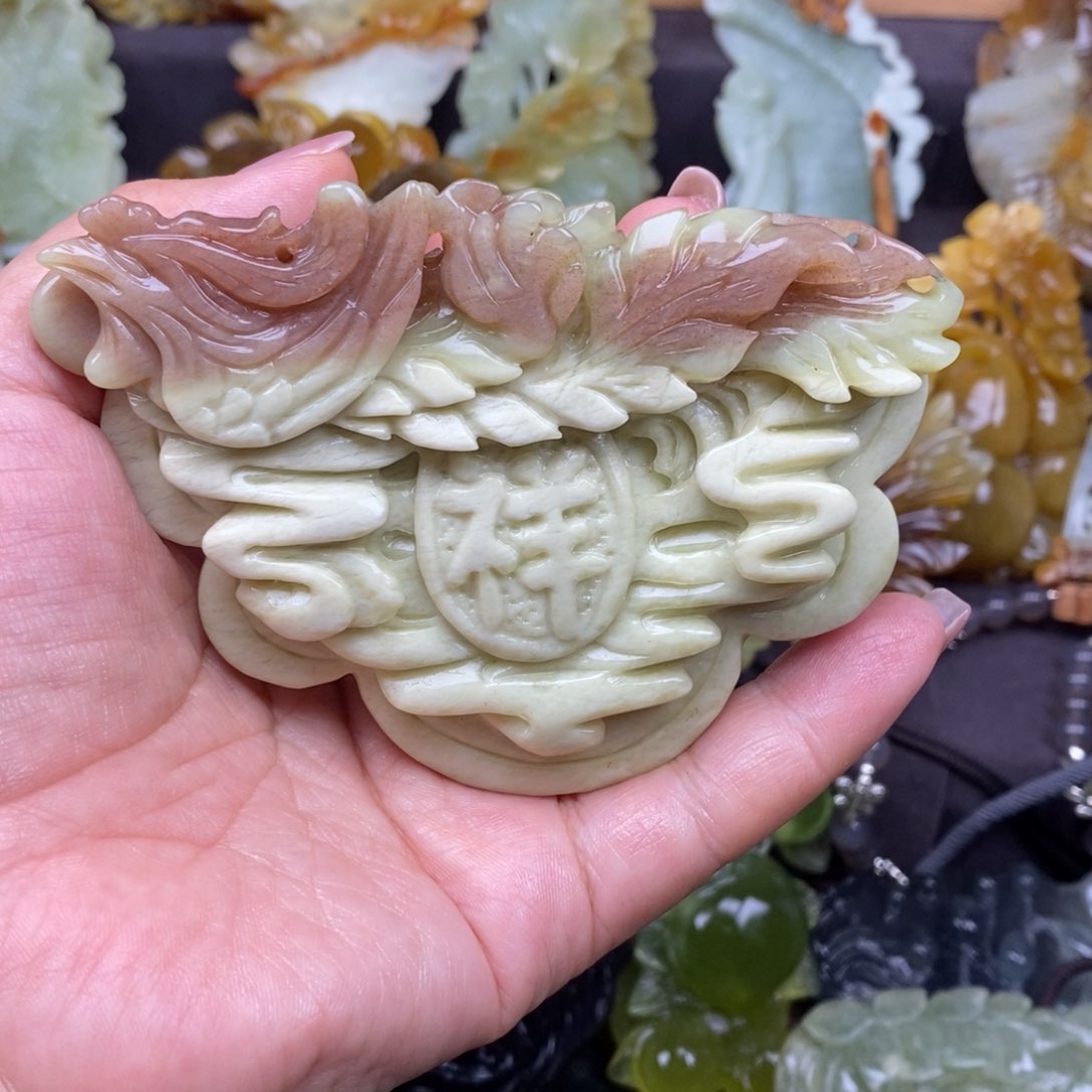 蛇纹石玉颈饰未镶嵌