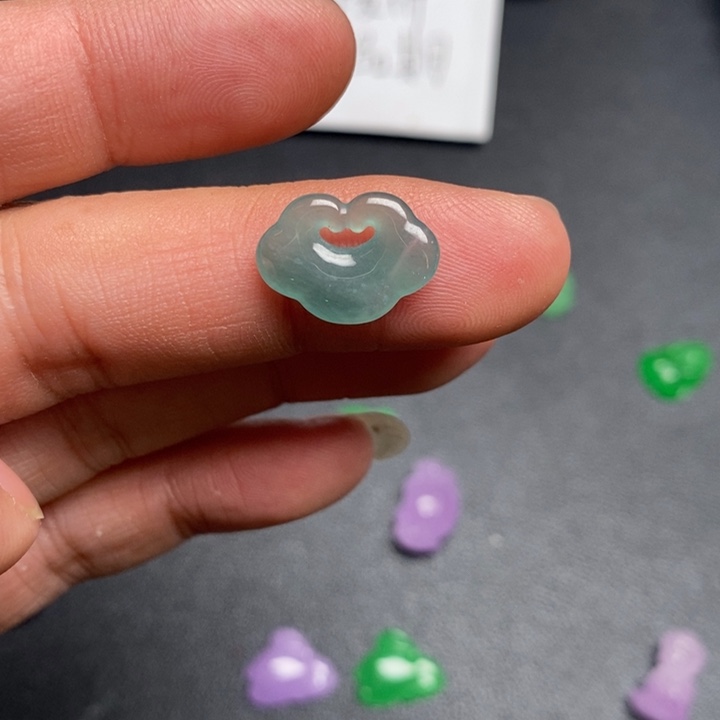 翡翠未镶嵌颈饰挂件