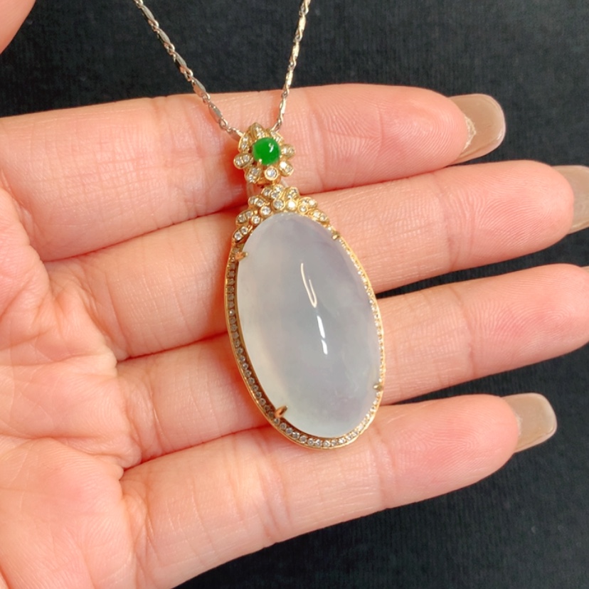 【闪购商品】颈饰18K金镶嵌翡翠蛋面