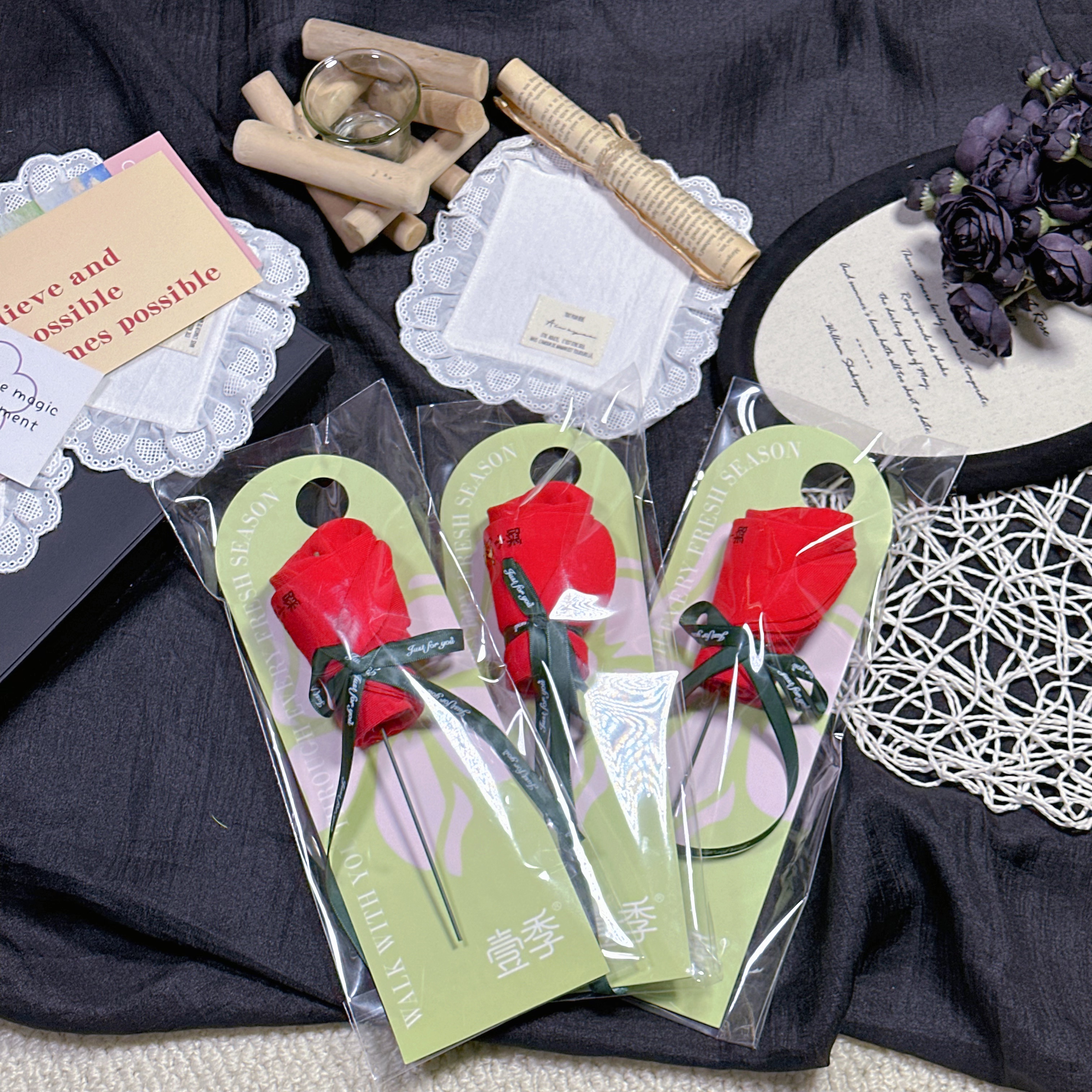 3双装 玫瑰花红色本命年无骨纯棉中筒袜男女通用适合结婚喜庆场合