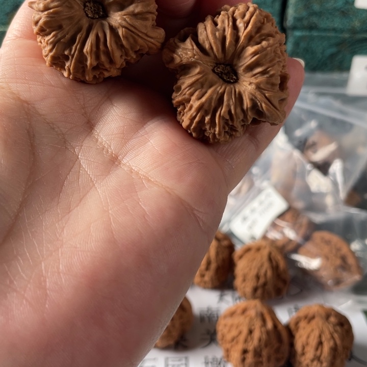 听***。文玩核桃把件文玩核桃南疆9006