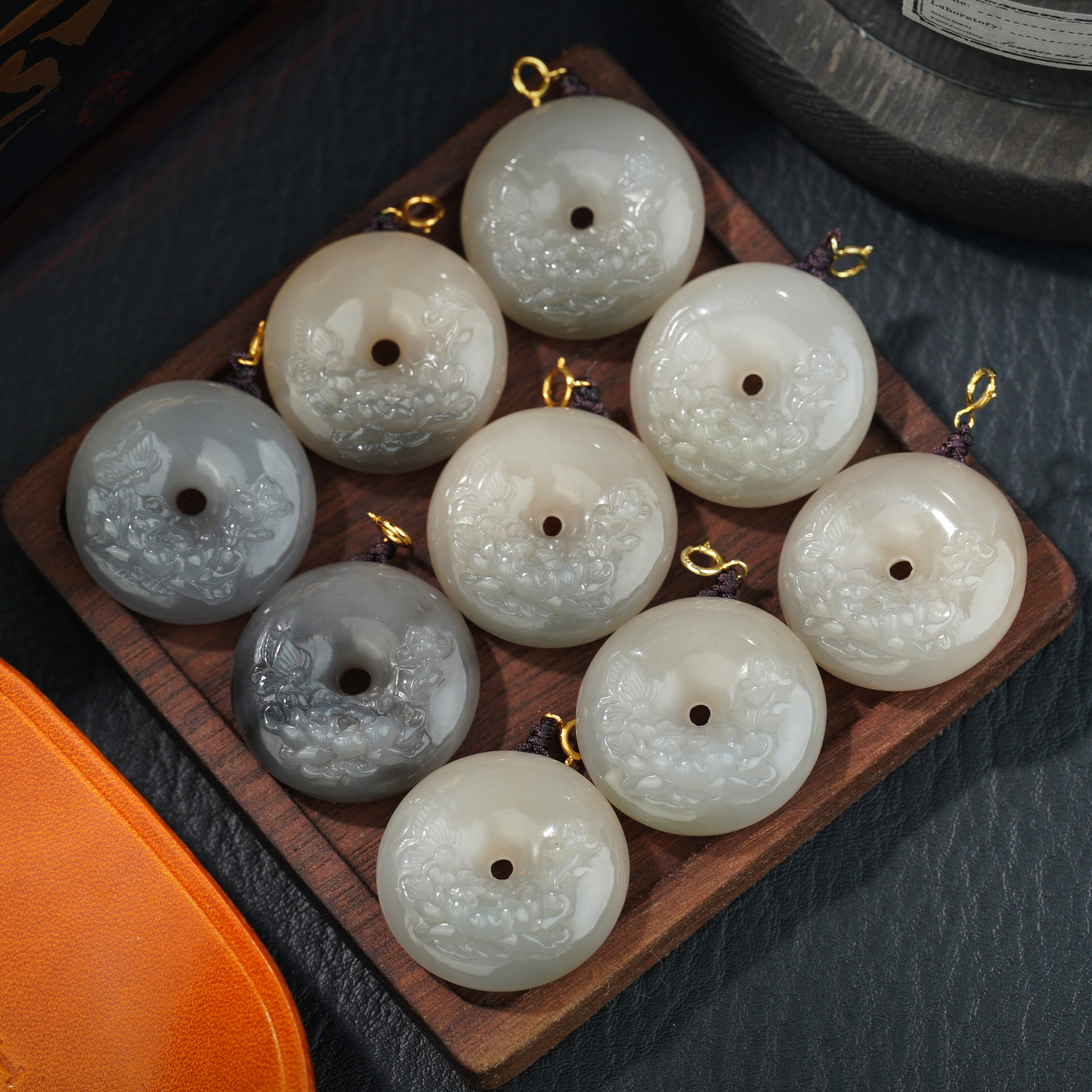 和田玉烟藕牡丹平安扣吊坠精美雕刻挂坠（多样性发其一）