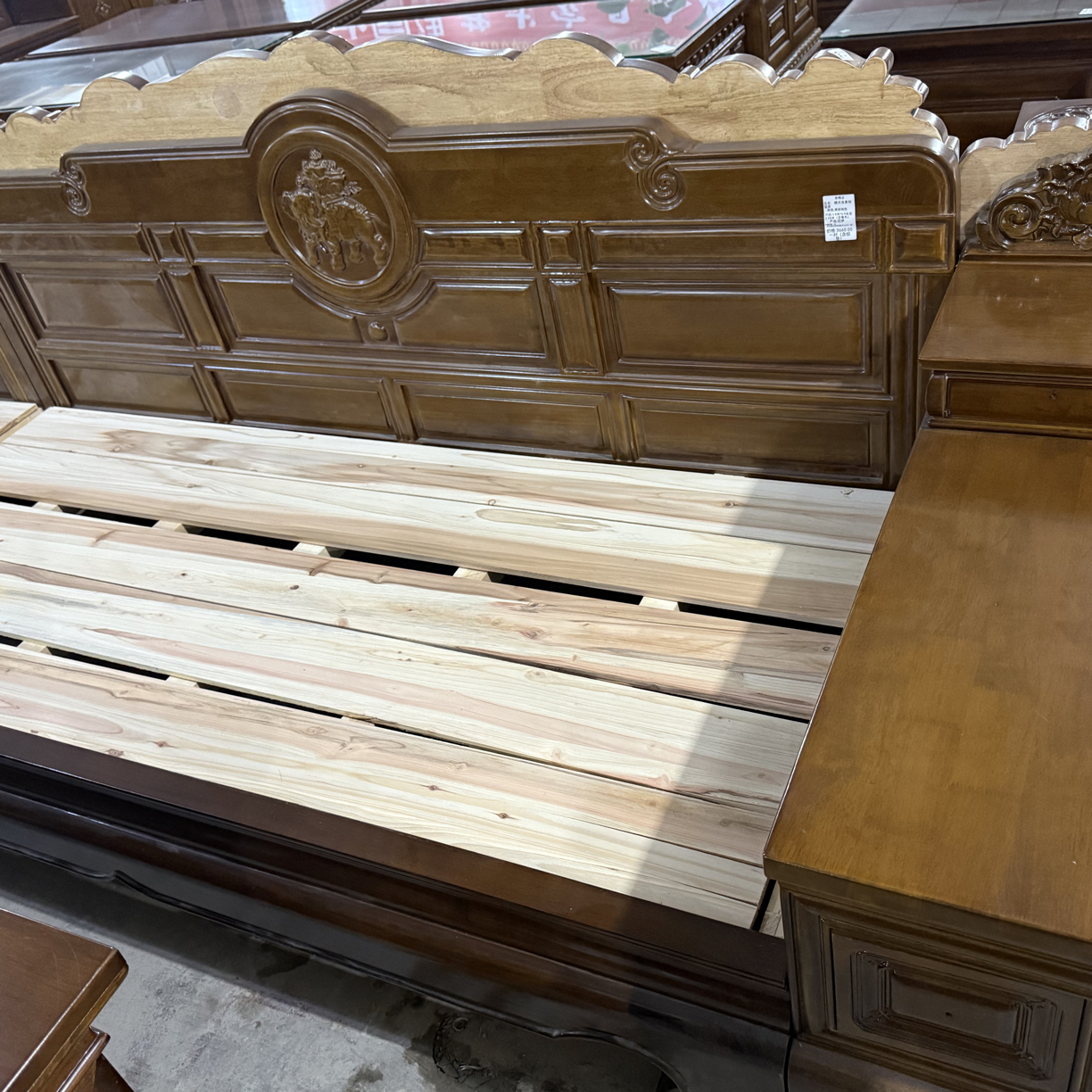 藏式家具床吉象献宝床简约时尚精致立体雕刻床背板高98公分