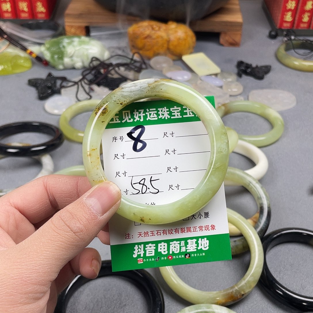 蛇纹石玉手镯未镶嵌