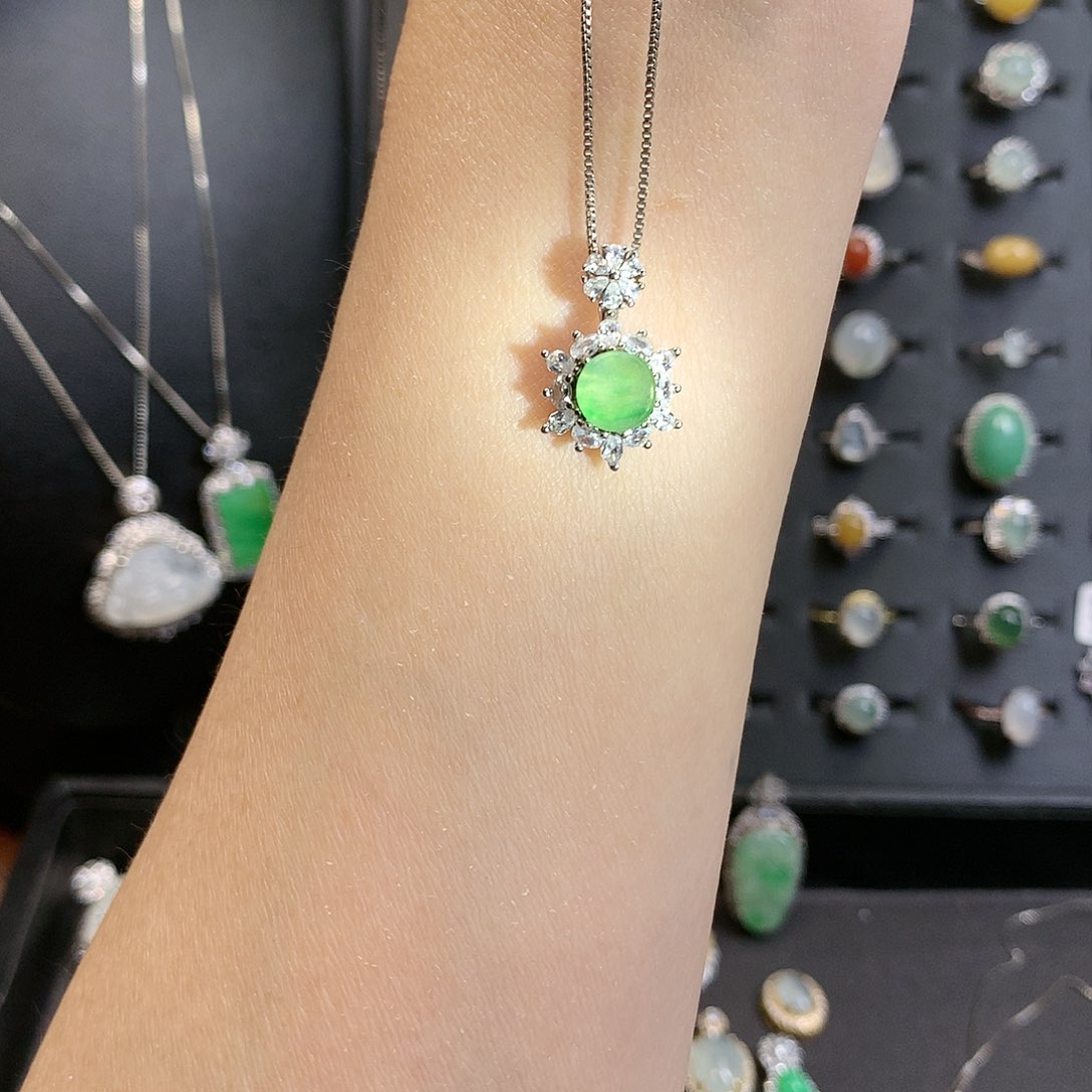 翡翠颈饰银S925镶嵌11111