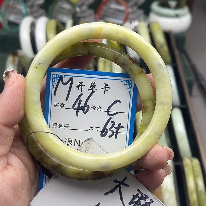 蛇纹石玉未镶嵌手镯