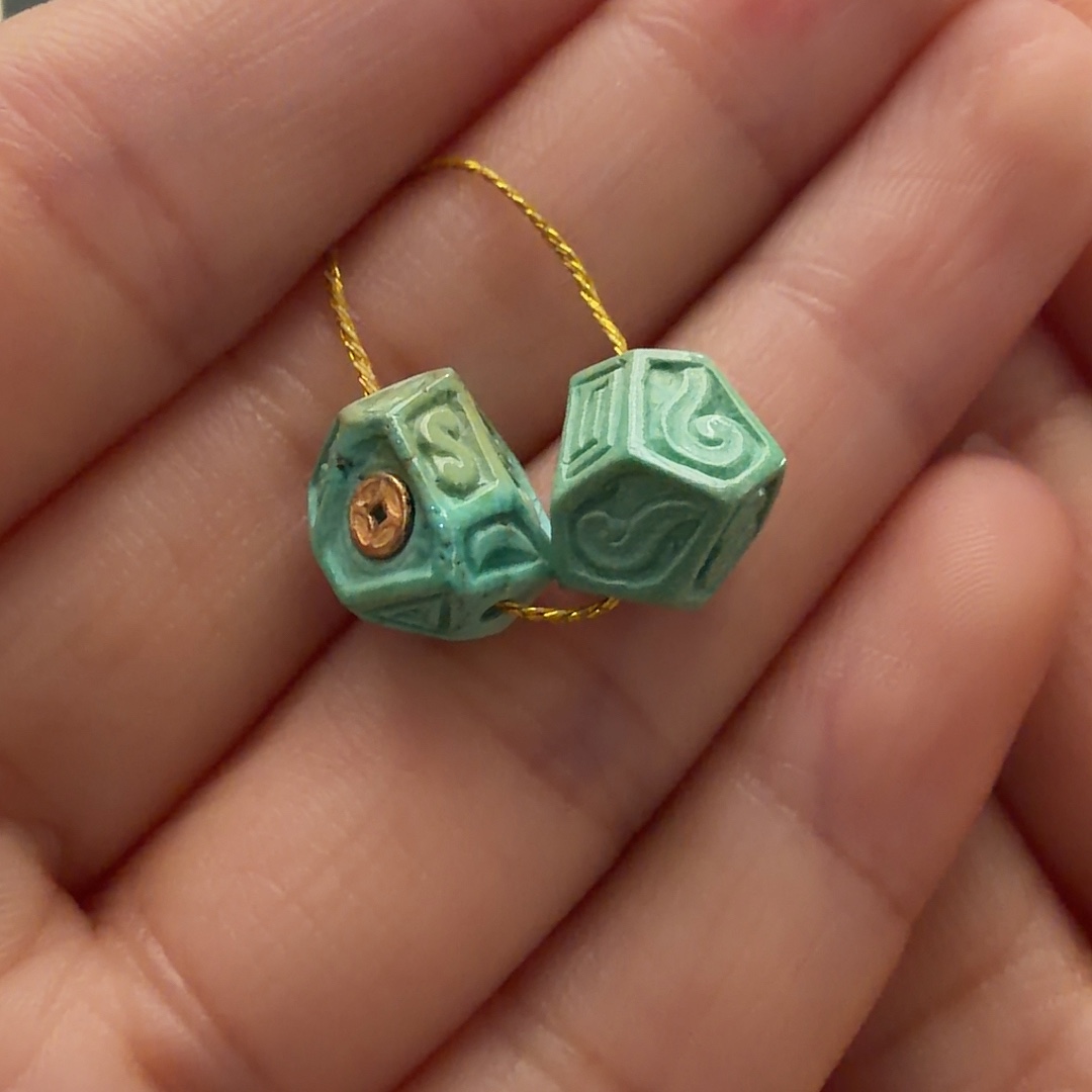 绿松石未镶嵌颈饰