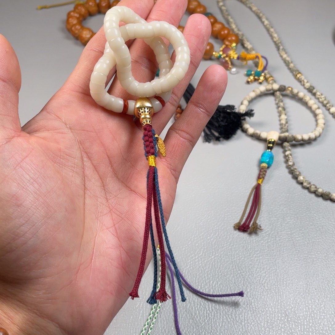 吊坠白玉菩提。。。。。。。。。。。