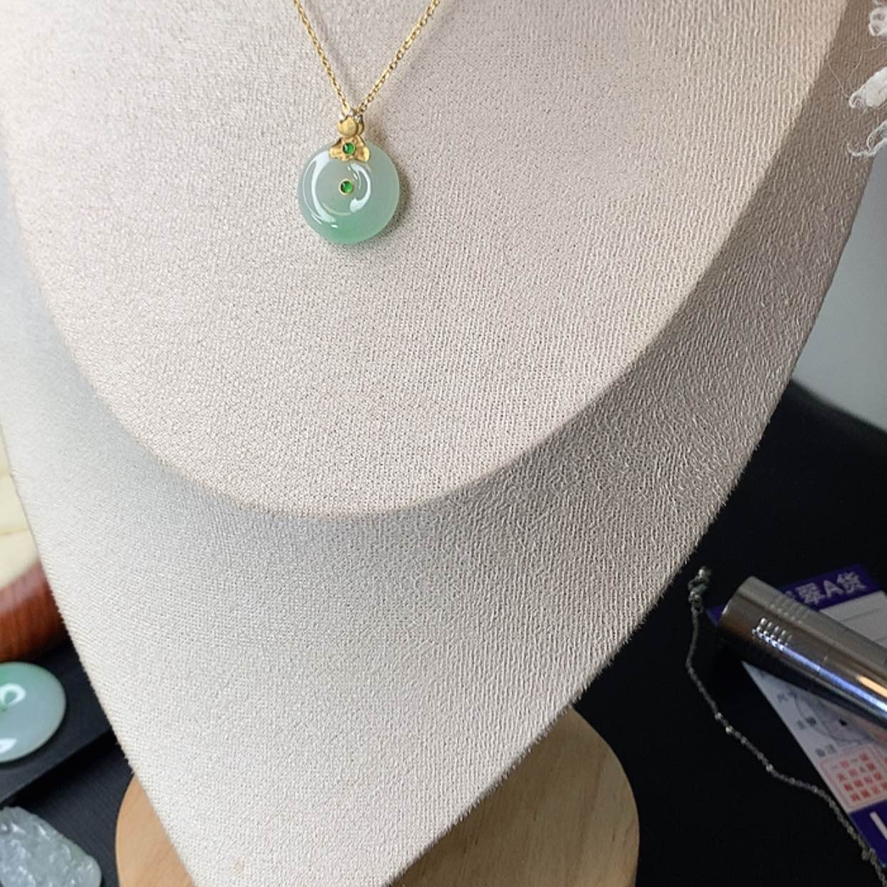 【闪购商品】翡翠吊坠(赠链)18K金镶嵌