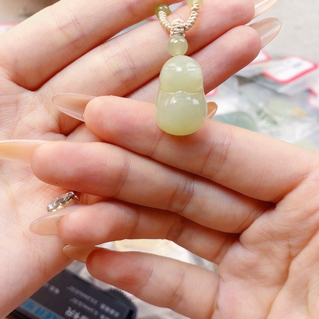 海***眠和田玉未镶嵌吊坠(赠链)