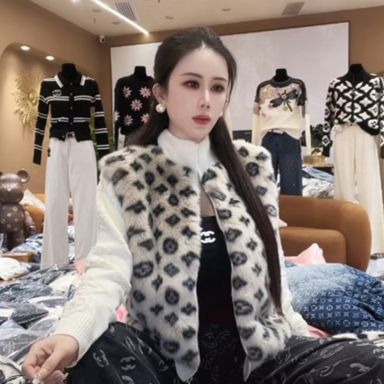 大美妞-订制高货老花毛毛拼接毛衣外套（8-9372-6）