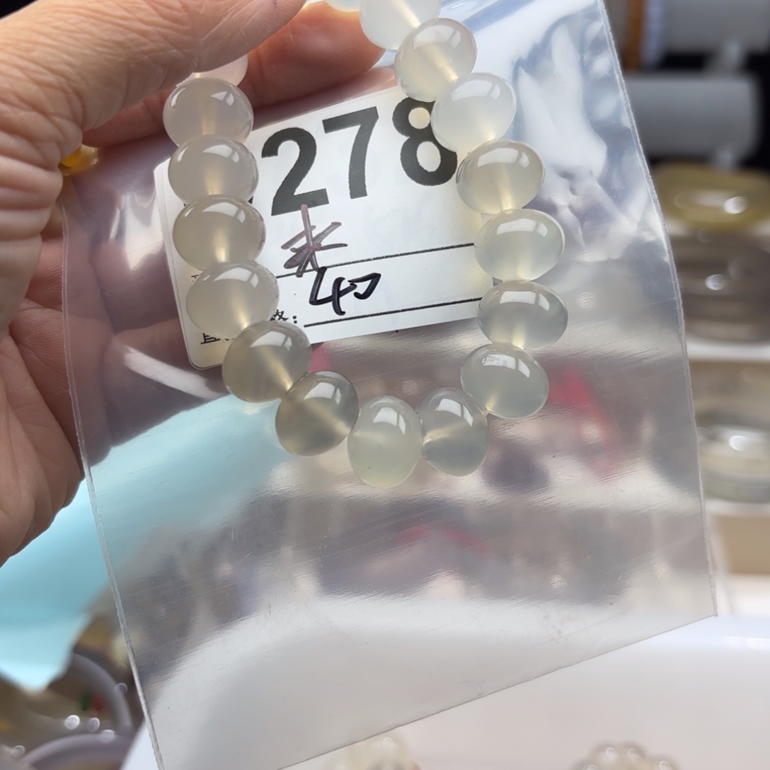 来***抱玛瑙/玉髓未镶嵌手镯