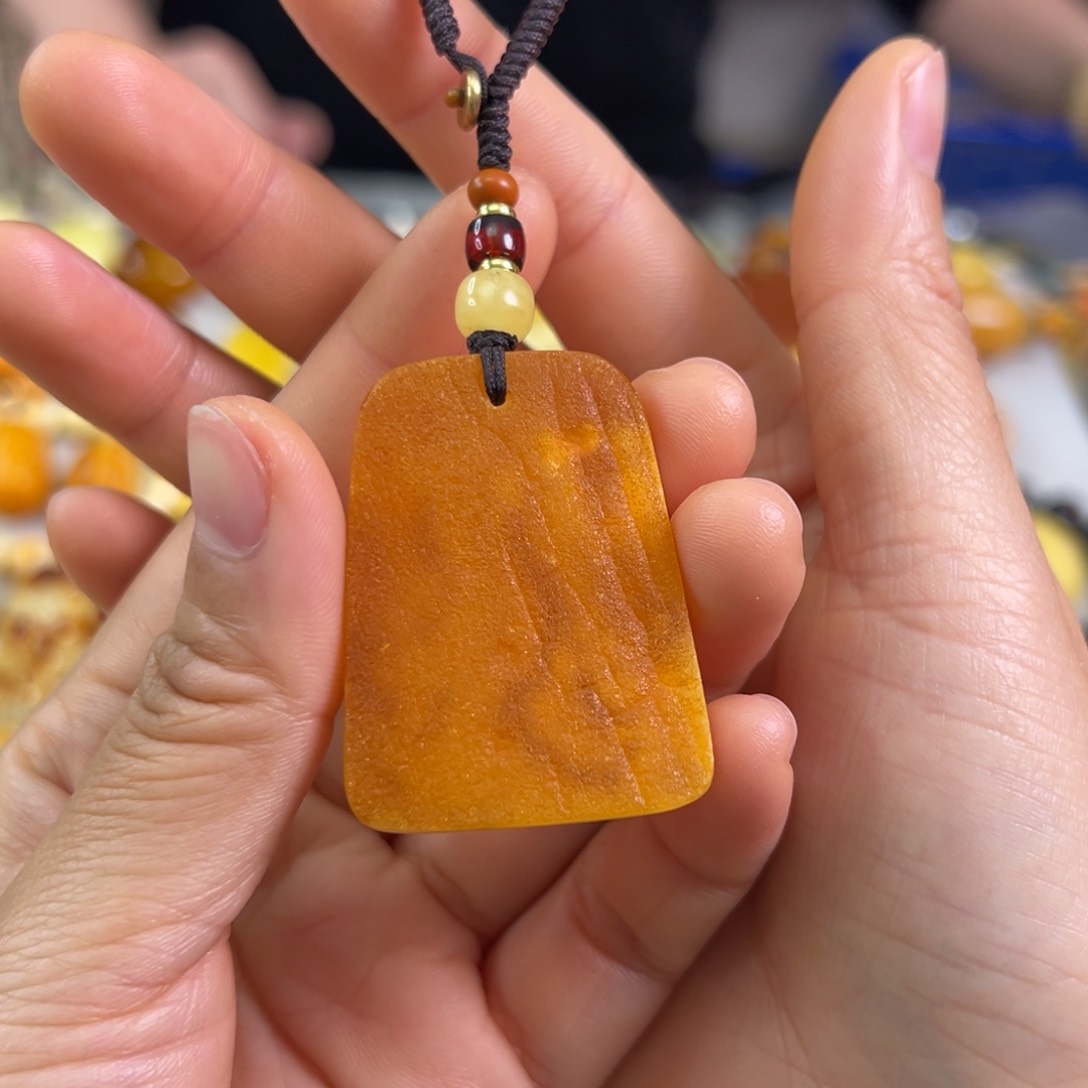 蜜蜡裸石未镶嵌蜜蜡