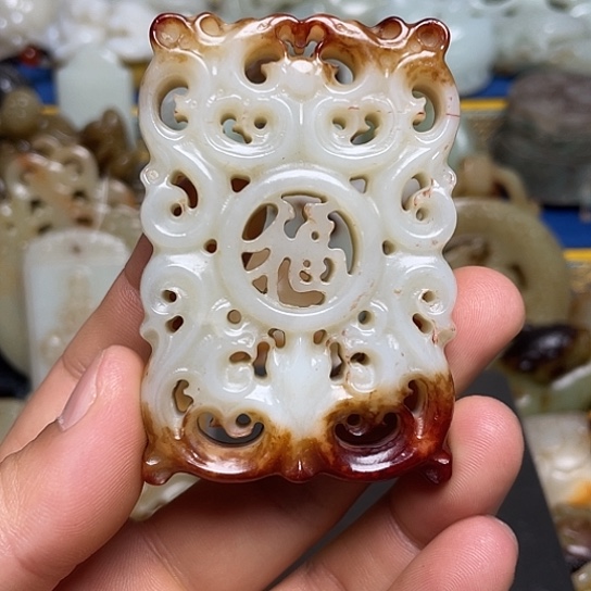 高***姐和田玉未镶嵌挂件