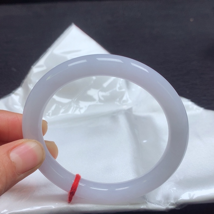 翡翠手镯（圆镯）未镶嵌57圈