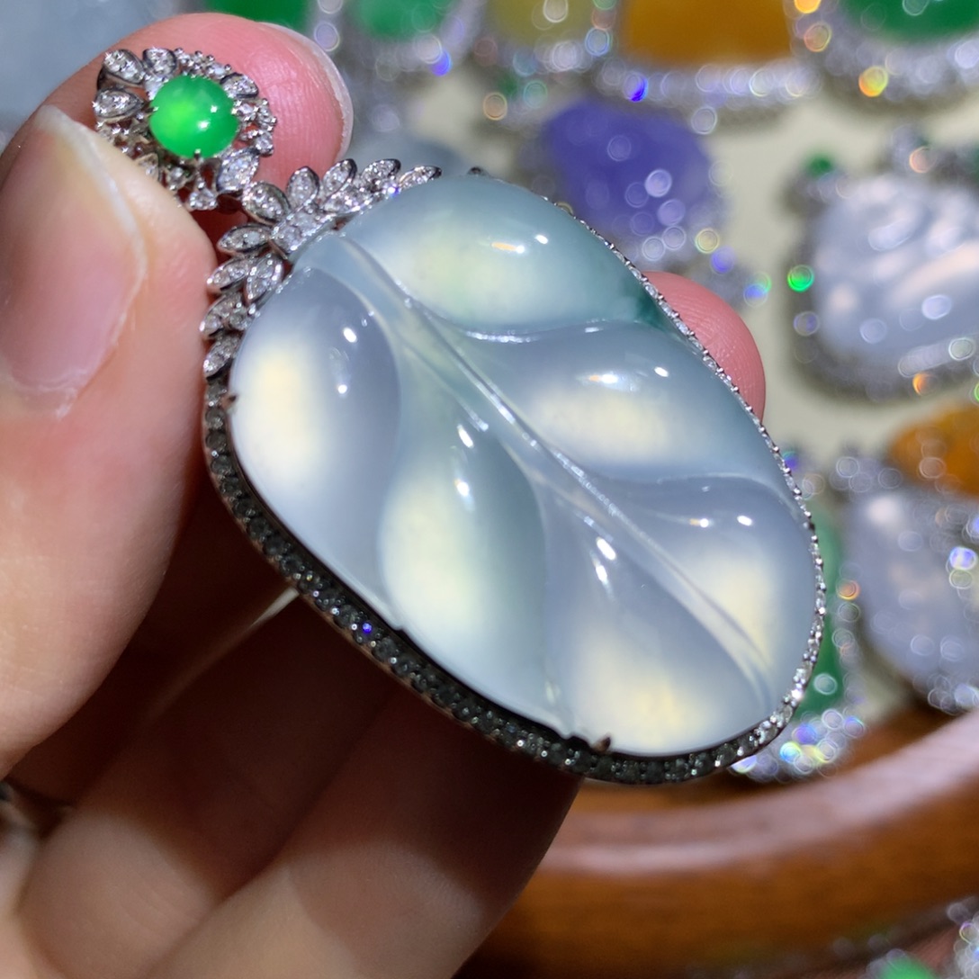 翡翠颈饰18K金镶嵌叶子