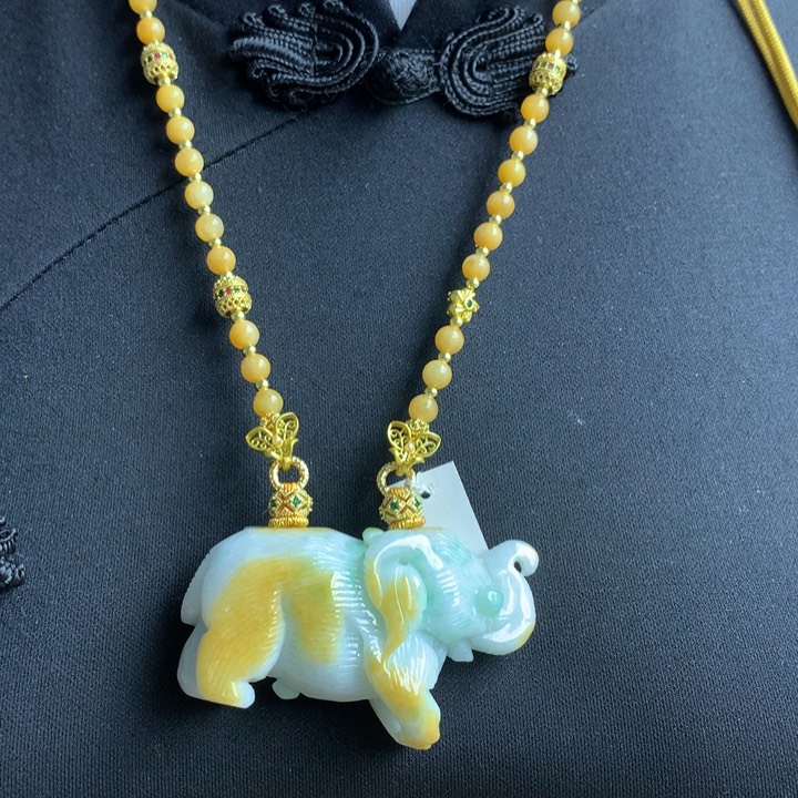 翡翠颈饰未镶嵌翡翠