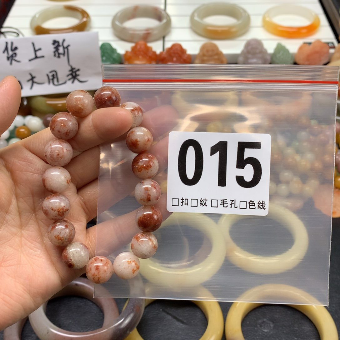 石英质玉手镯未镶嵌好**?