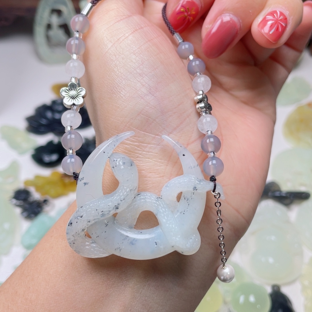 蛇纹石玉颈饰未镶嵌