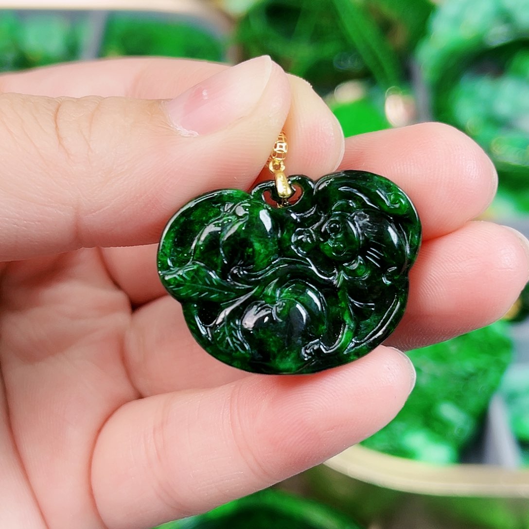 翡翠颈饰18K金镶嵌吊坠