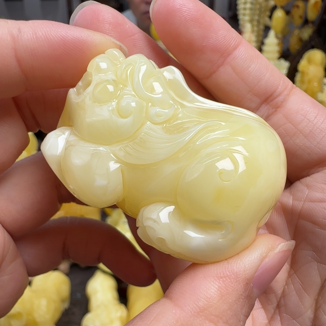 蜜蜡未镶嵌珠宝奇石