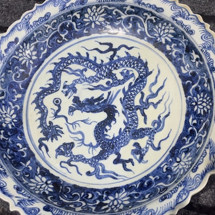 摆件青花龙纹大赏盘