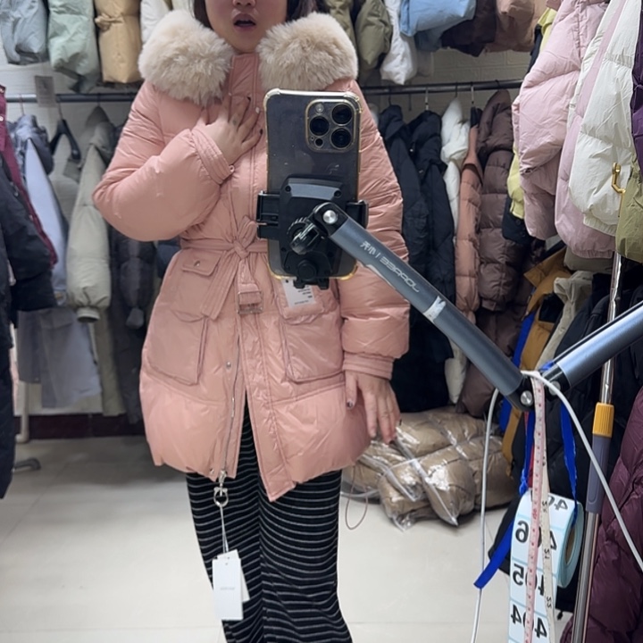 女外套中款粉色毛领